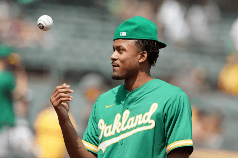 米兰体育-包含转折点！本菲卡官宣签约，社区盾赛前攻防权衡，更衣室稳定，临场指挥获称赞的词条